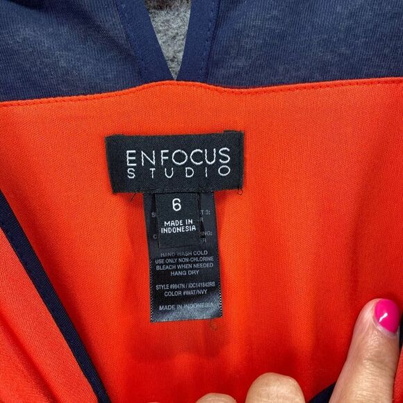 En Focus Dress Women 6 Red Sleeveless Sheath Pleated V Neck Knee Length - Picture 4 of 9